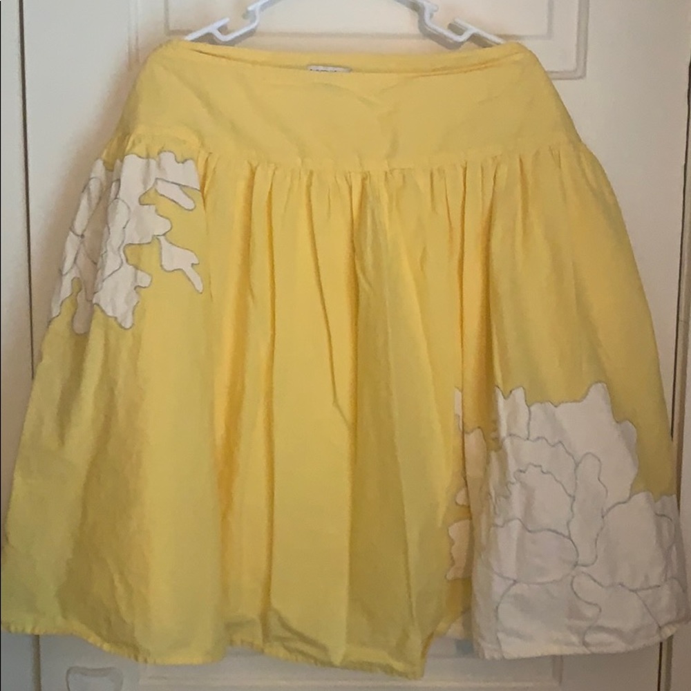 Yellow with white flower skirt Size 22